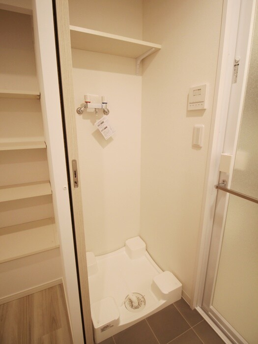 物件内観写真16　(洗濯機置場)