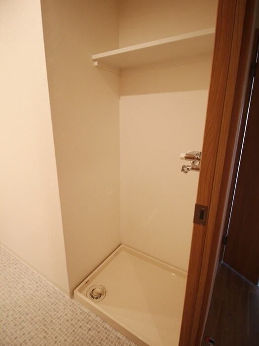 物件内観写真16　(洗濯機置場)