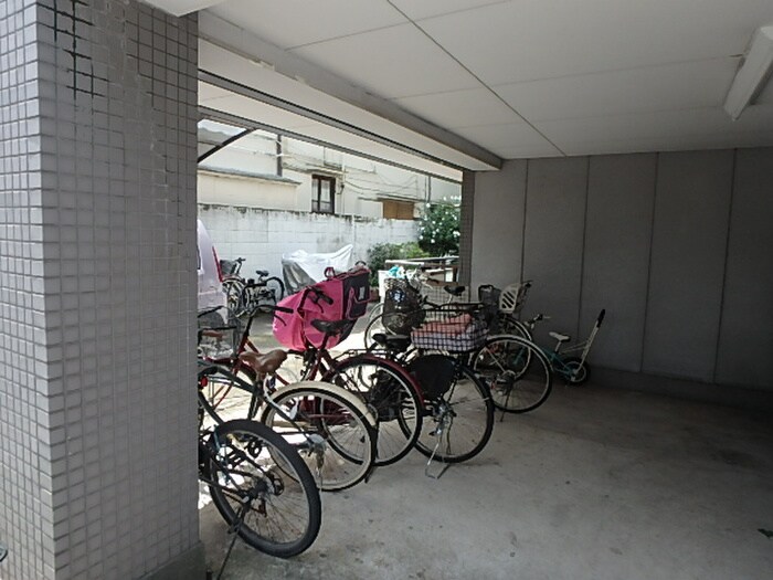 物件外観写真4　(駐輪場)