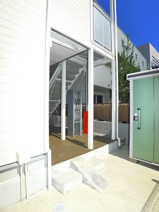 物件外観写真2　(エントランス部分)