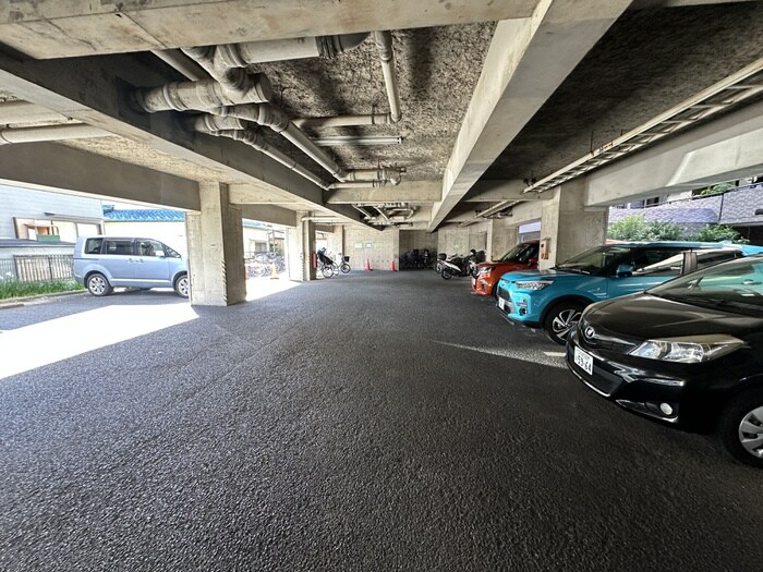 物件外観写真4　(駐車場)