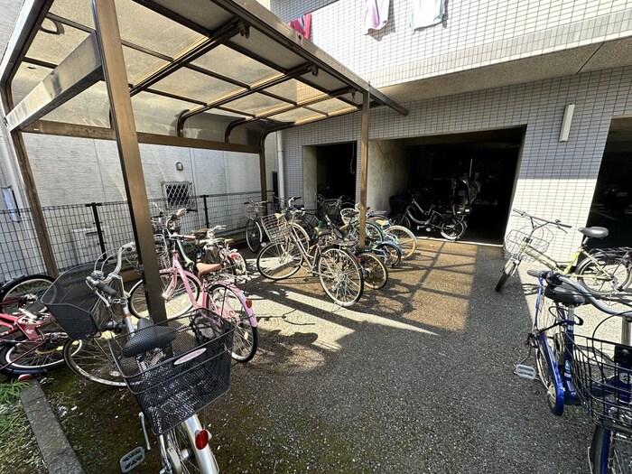 物件外観写真5　(駐輪場)