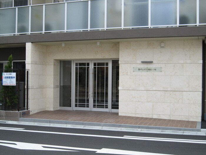 物件外観写真3　(エントランス部分)