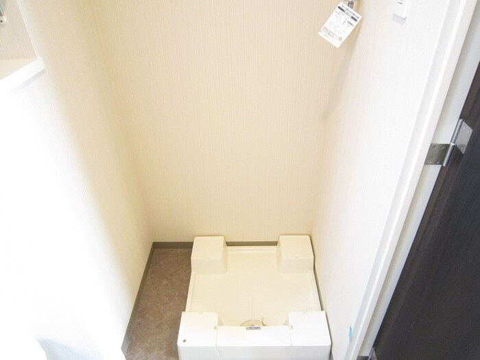 物件内観写真13　(洗濯機置場)