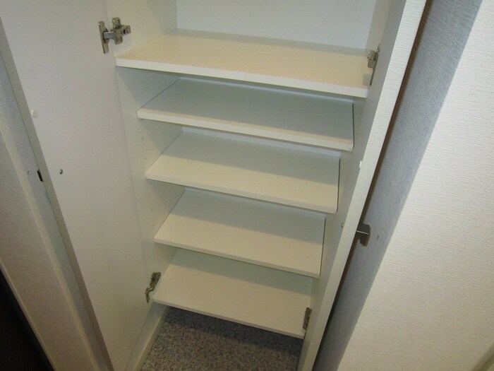 物件内観写真15　(靴箱)