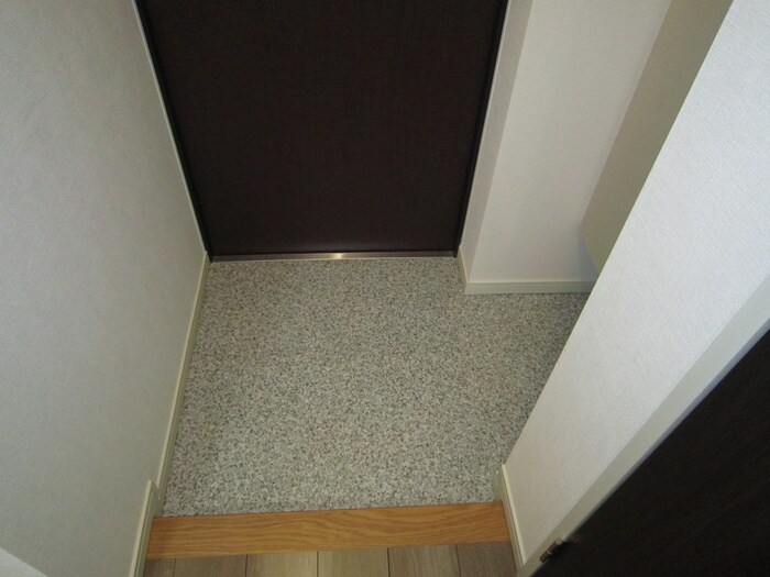 物件内観写真16　(玄関)