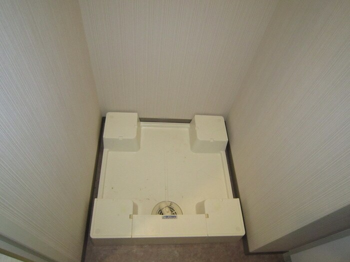 物件内観写真18　(洗濯機置場)