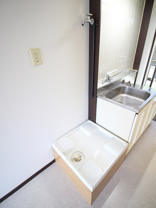 物件内観写真13　(洗濯機置場)