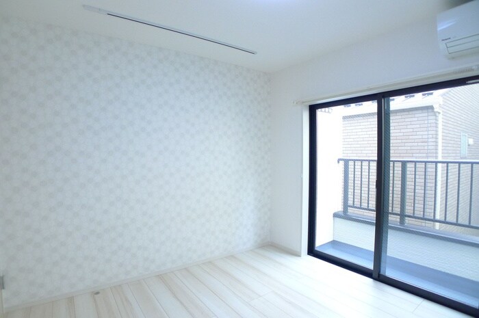 物件内観写真4　(室内からの展望)