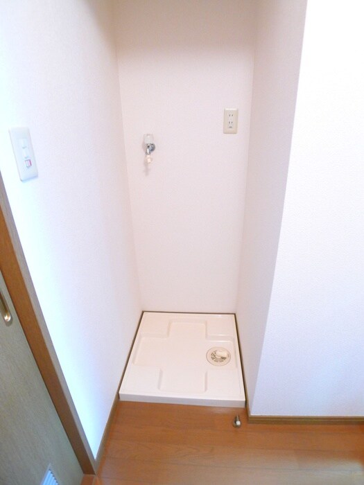 物件内観写真12　(洗濯機置場)