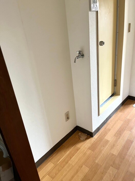 物件内観写真12　(洗濯機置場)