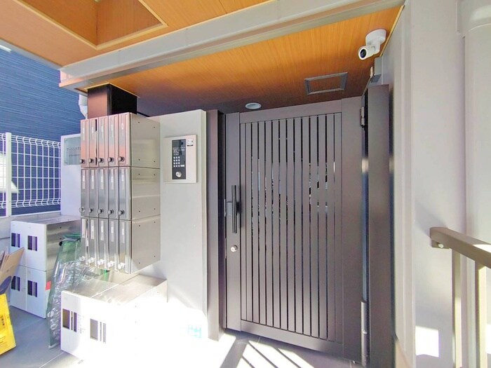 物件外観写真3　(エントランス部分)