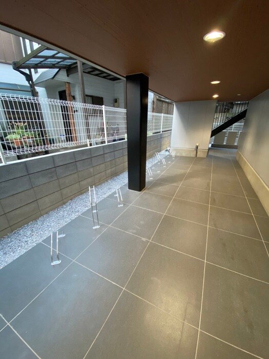 物件外観写真5　(駐輪場)