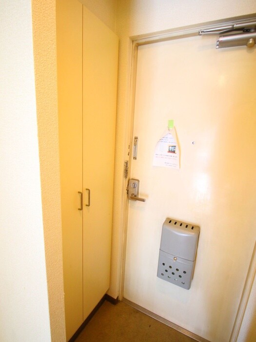 物件内観写真11　(玄関)