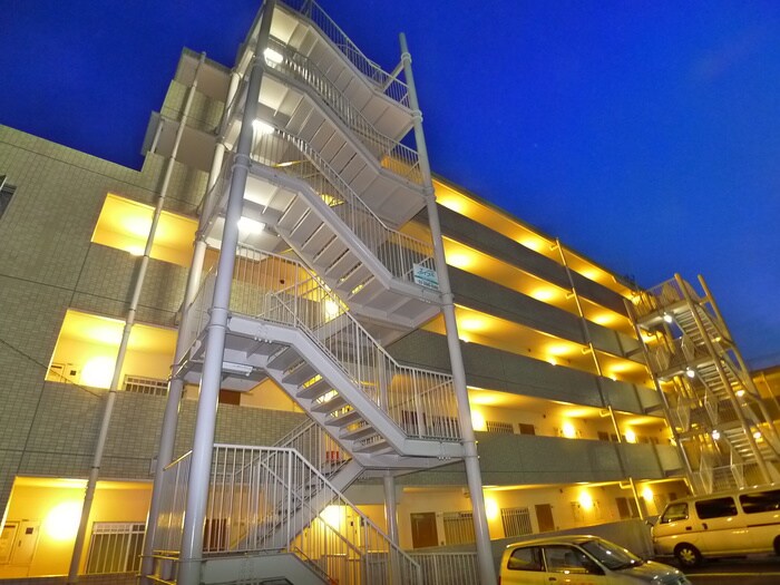 物件外観写真6　(駐車場)