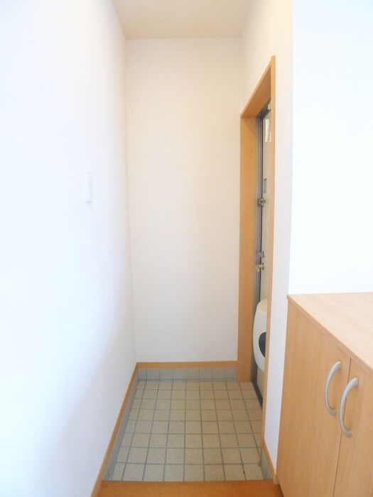 物件内観写真6　(玄関)