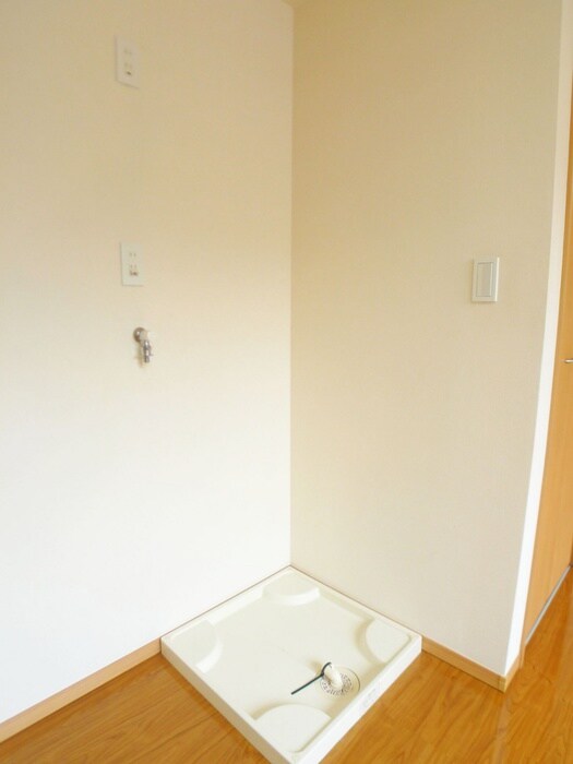 物件内観写真9　(洗濯機置場)