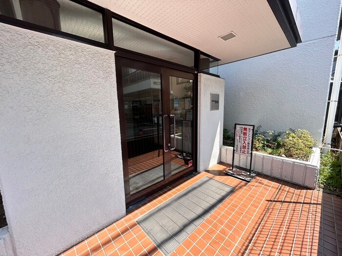 物件外観写真6　(エントランス部分)