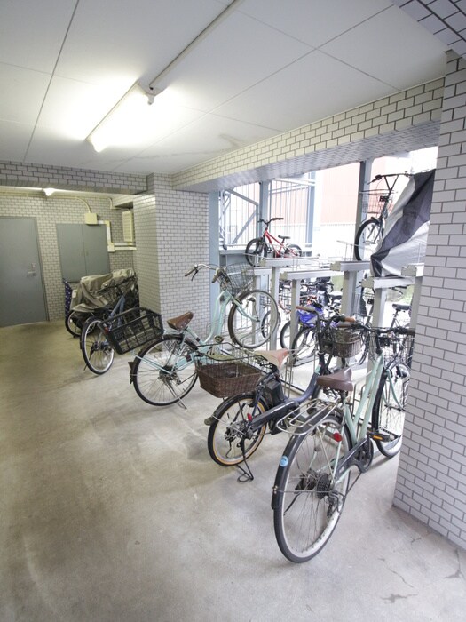 物件外観写真6　(駐輪場)