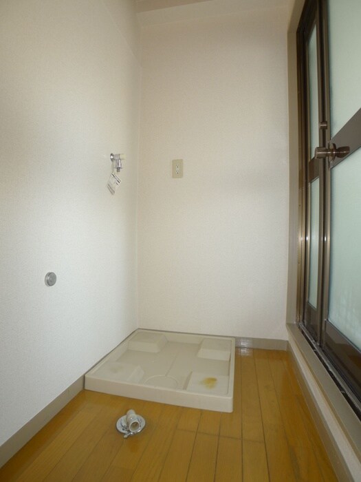 物件内観写真14　(洗濯機置場)