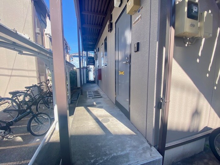 物件外観写真2　(エントランス部分)
