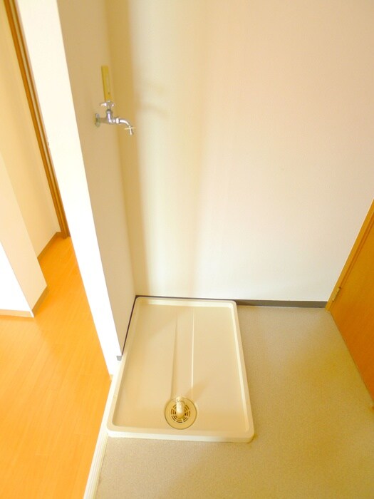 物件内観写真18　(洗濯機置場)