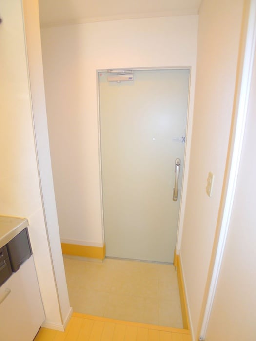 物件内観写真16　(玄関)