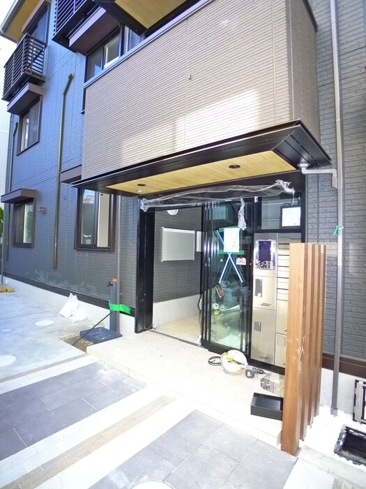 物件外観写真3　(エントランス部分)