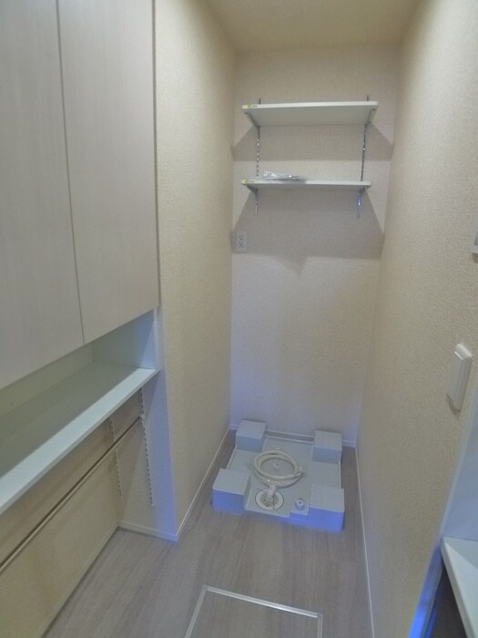 物件内観写真16　(洗濯機置場)