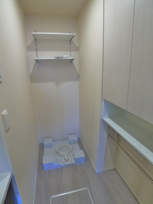 物件内観写真16　(洗濯機置場)