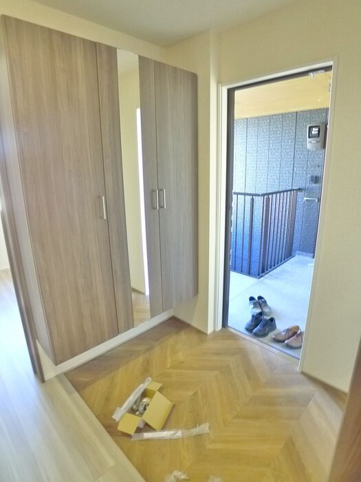 物件内観写真18　(玄関)