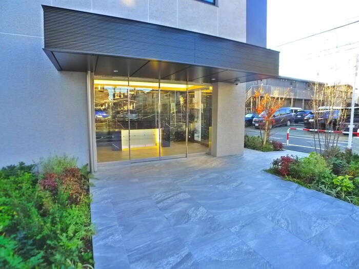 Alivis本八幡のエントランス部分