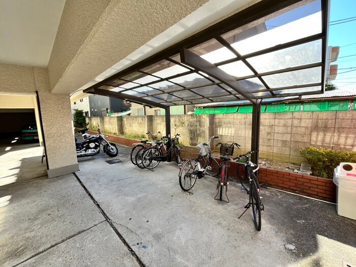 物件外観写真4　(駐輪場)
