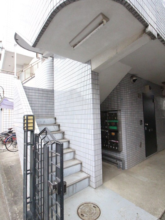 物件外観写真5　(エントランス部分)