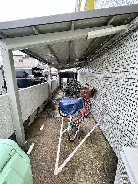 物件外観写真5　(駐輪場)