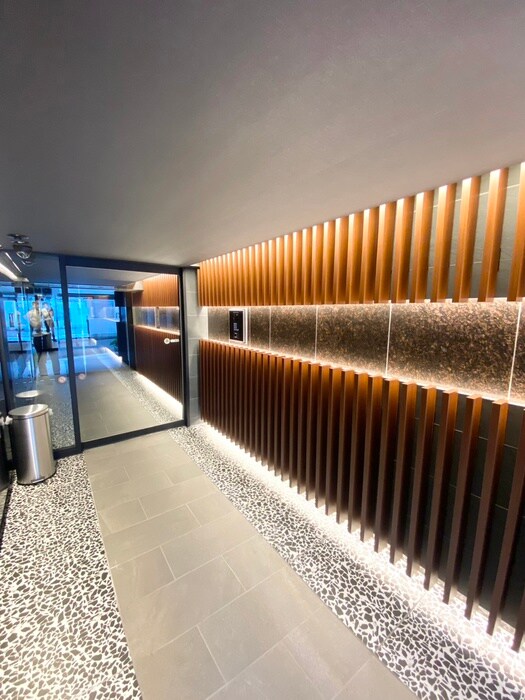 物件外観写真3　(エントランス部分)