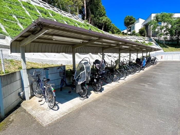 物件外観写真4　(駐輪場)