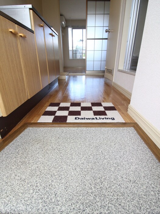 物件内観写真7　(玄関)