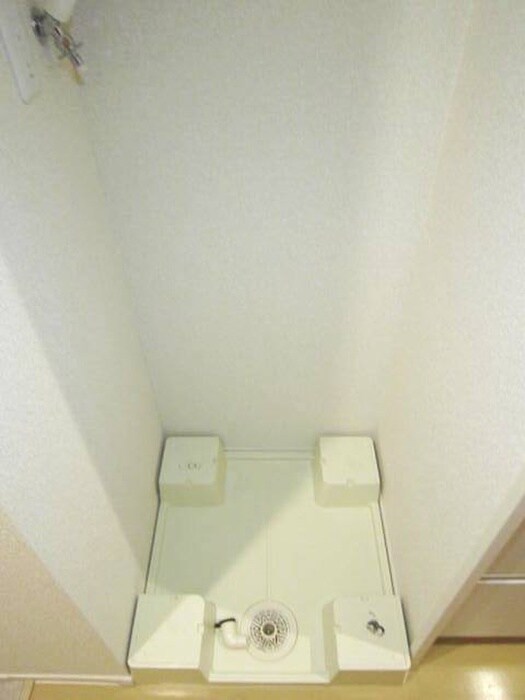 物件内観写真15　(洗濯機置場)