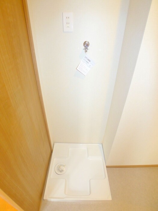 物件内観写真18　(洗濯機置場)