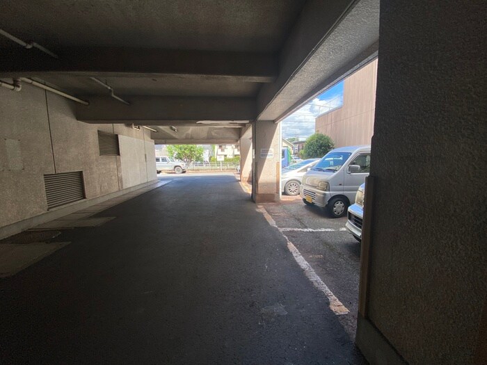 物件外観写真3　(駐車場)
