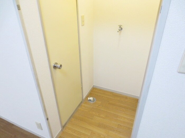 物件内観写真12　(洗濯機置場)