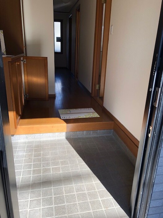 物件内観写真10　(玄関)