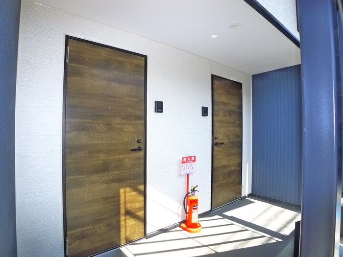 物件外観写真4　(エントランス部分)