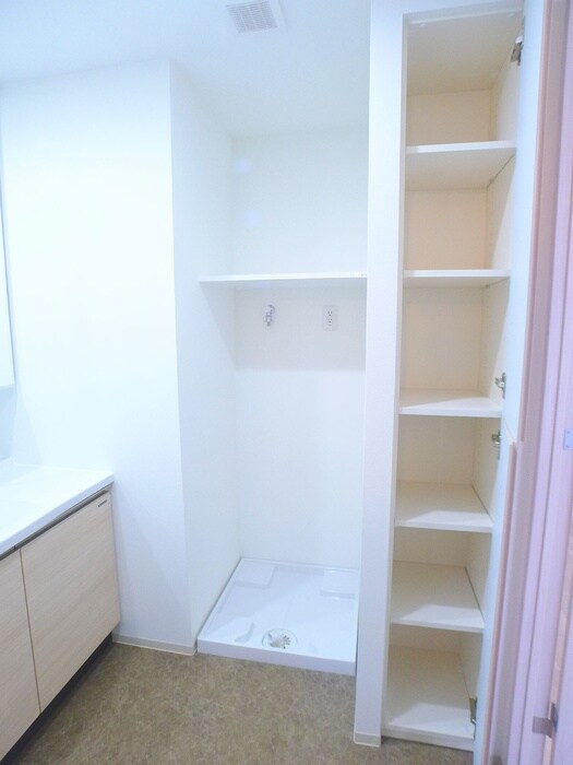 物件内観写真17　(洗濯機置場)