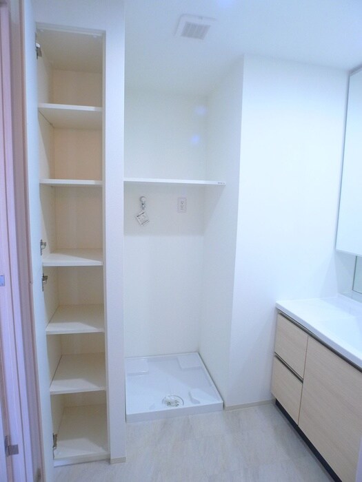 物件内観写真17　(洗濯機置場)