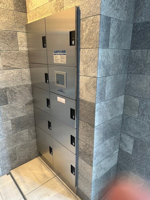 物件外観写真4　(エントランス部分)