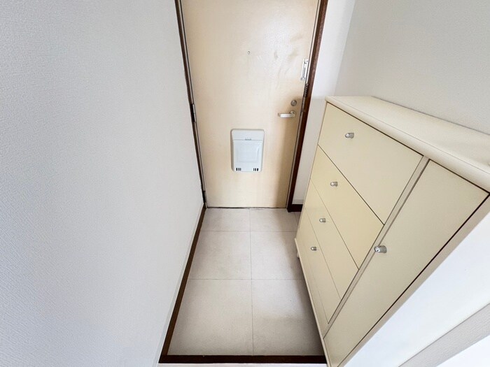 物件内観写真16　(玄関)