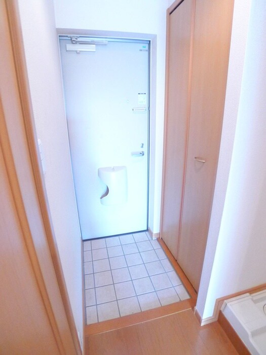 物件内観写真16　(玄関)