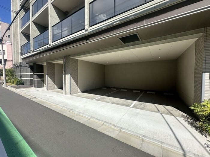 物件外観写真4　(駐車場)